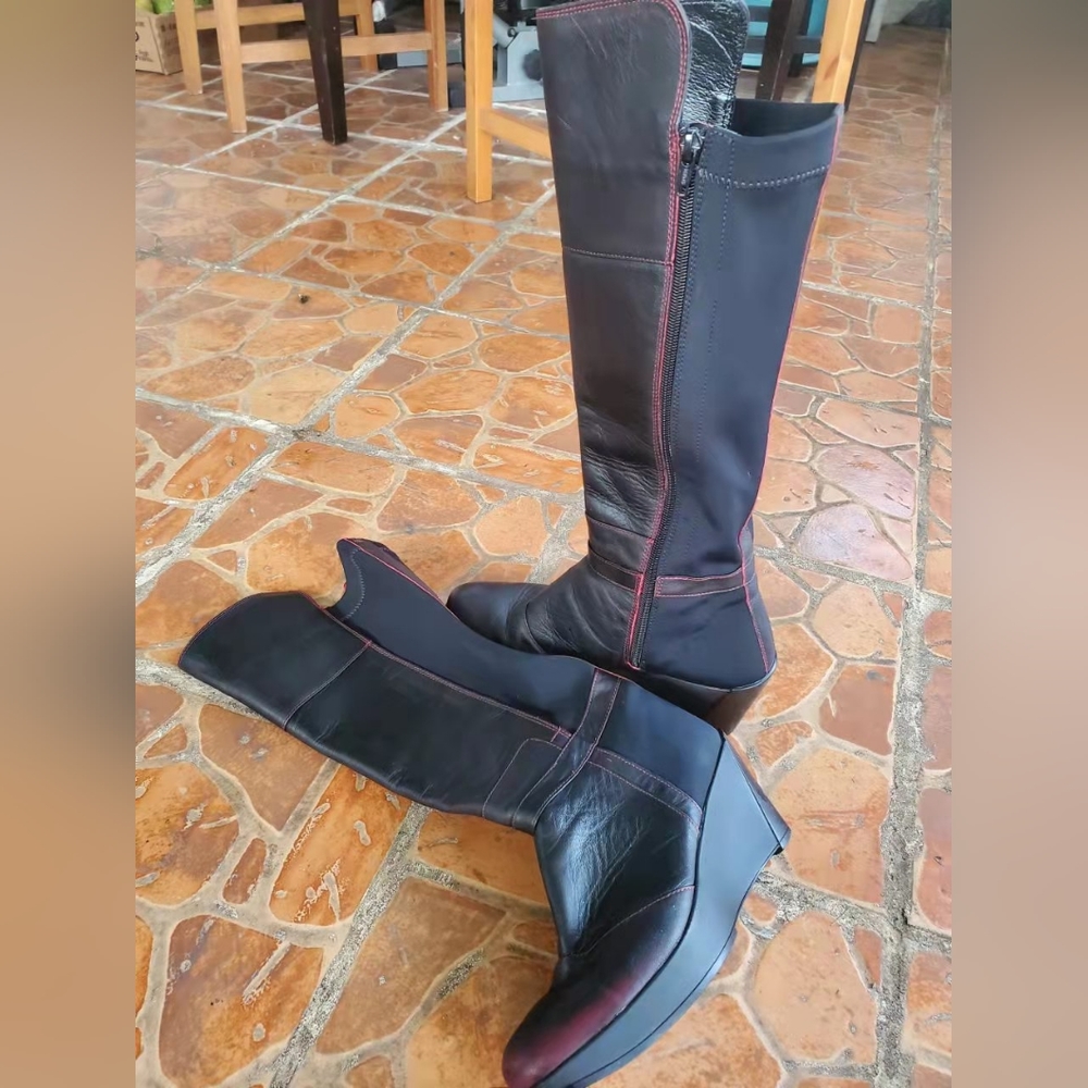 Naot Delilah wedge boot